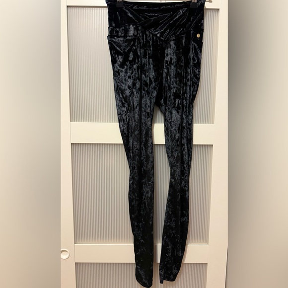 FABLETICS CROSSOVER VELVET LEGGINGS - Picture 1 of 4